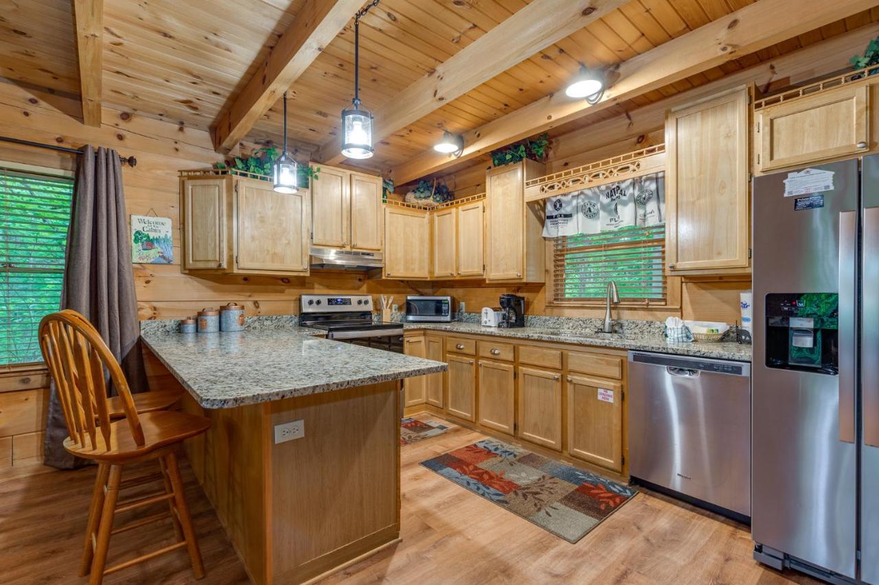 Above Ole Smoky’s Clouds, 1 Bedroom, Hot Tub, WiFI, Pets, Sleeps 4 Gatlinburg Buitenkant foto