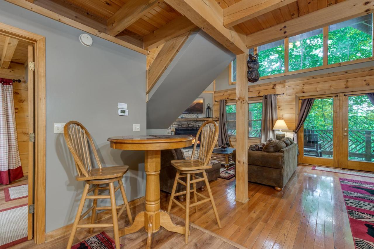 Above Ole Smoky’s Clouds, 1 Bedroom, Hot Tub, WiFI, Pets, Sleeps 4 Gatlinburg Buitenkant foto