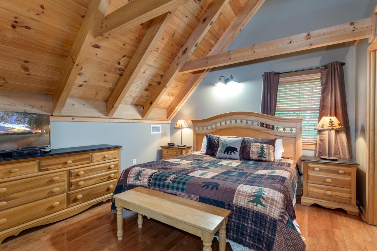 Above Ole Smoky’s Clouds, 1 Bedroom, Hot Tub, WiFI, Pets, Sleeps 4 Gatlinburg Buitenkant foto