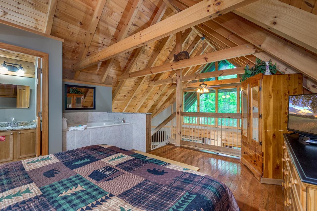 Above Ole Smoky’s Clouds, 1 Bedroom, Hot Tub, WiFI, Pets, Sleeps 4 Gatlinburg Buitenkant foto
