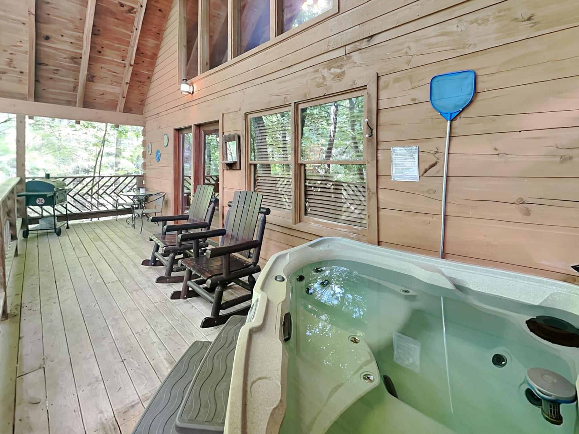 Above Ole Smoky’s Clouds, 1 Bedroom, Hot Tub, WiFI, Pets, Sleeps 4 Gatlinburg Buitenkant foto